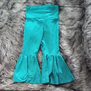 Vibrant Green Flared Leggings with Stretchy Comfort